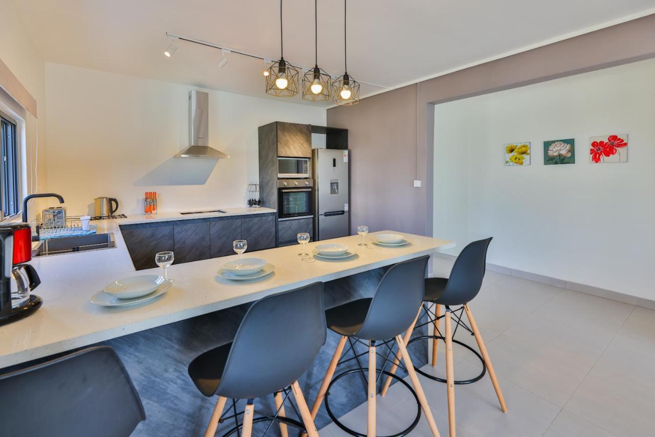 Oceanbreeze Apartments Mont Choisy Bagian luar foto