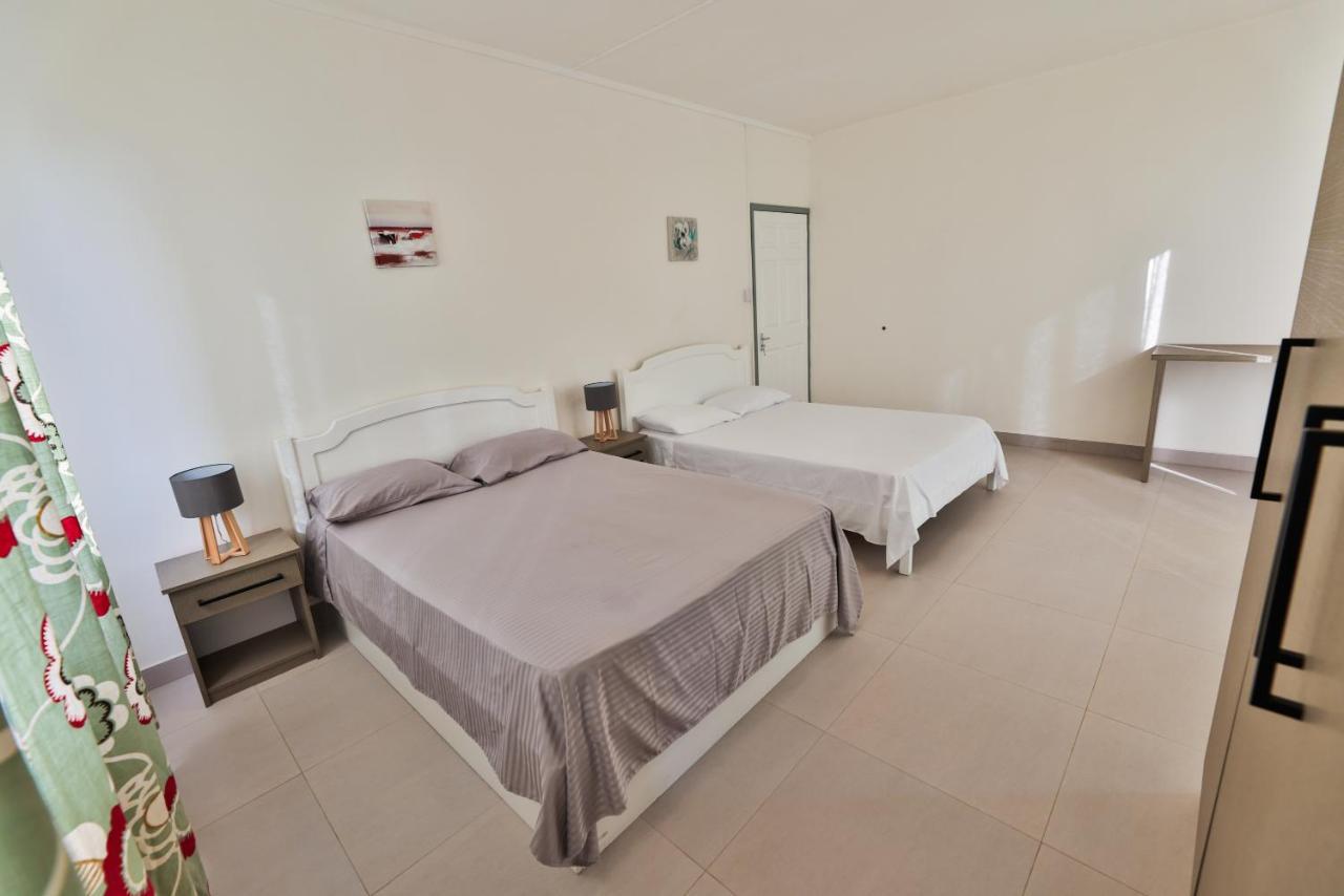 Oceanbreeze Apartments Mont Choisy Bagian luar foto